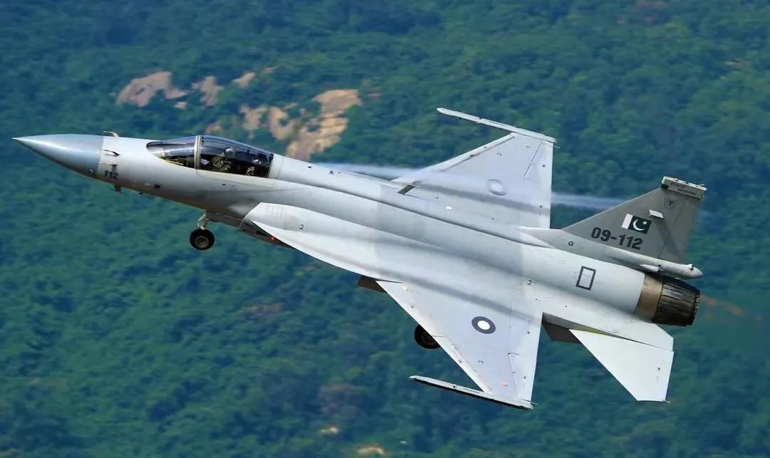 印度用六架战机获得了中国战机的电子特征，据《DefenceSecurityA