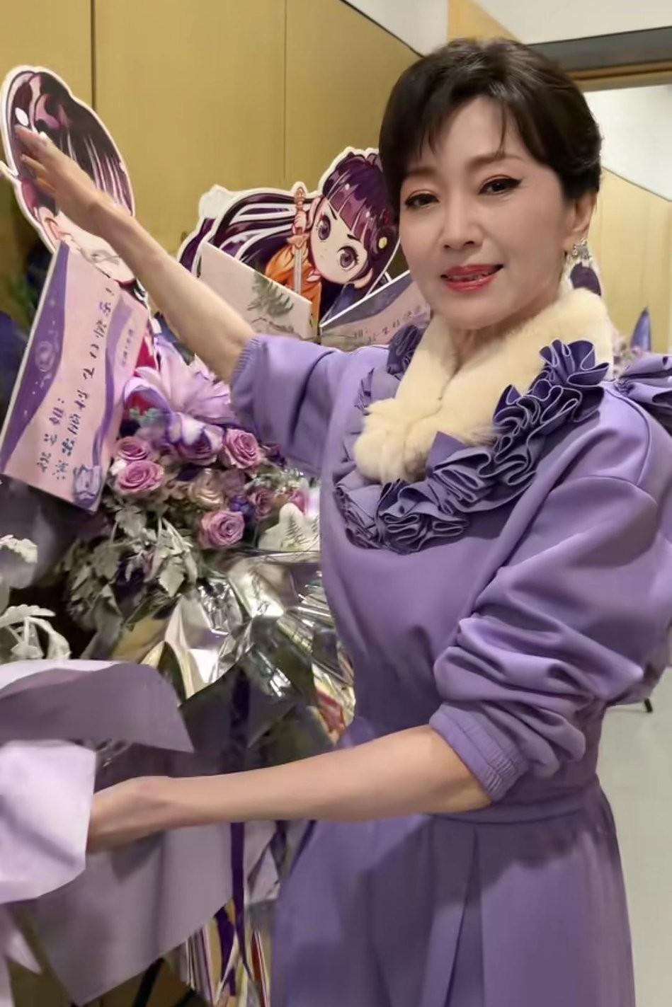 要不是亲自去查我是打死也不敢相信赵雅芝都72岁了，她来杭州，居然还有这么多粉