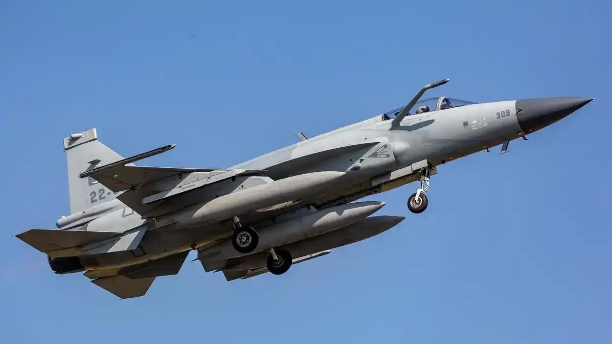 巴基斯坦还沙特贷款，用枭龙抵债！据路媒报道，近日，巴基斯坦和沙特敲定一笔40亿