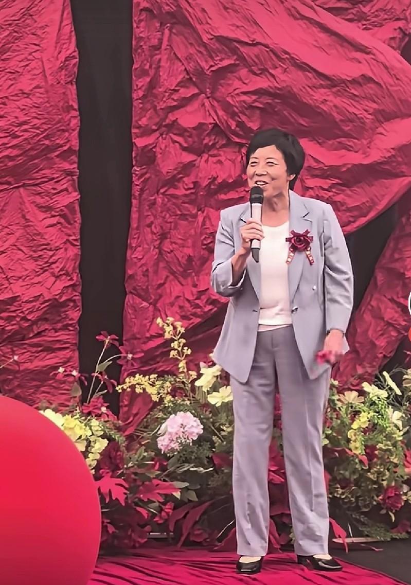【这一所县级高中一年能升上几十个清华北大学生】——牛、牛、牛这个高中校长太厉害