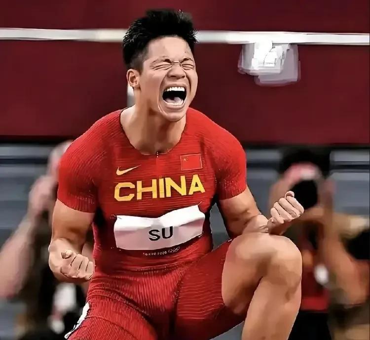 若论历史地位，谁最有资格跻身中国百米男飞人前三？1、苏炳添，PB:9秒83，亚