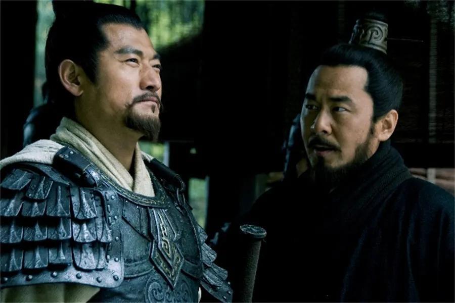 今日话题：袁术这么无能，为何孙坚还要追随他？？？网友甲：袁术正儿八经的汝南袁