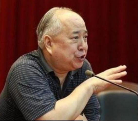 “中美差距有多大？”中国科学院院士姜伯驹曾经一语惊人：“不是别人卡我们脖子，而是
