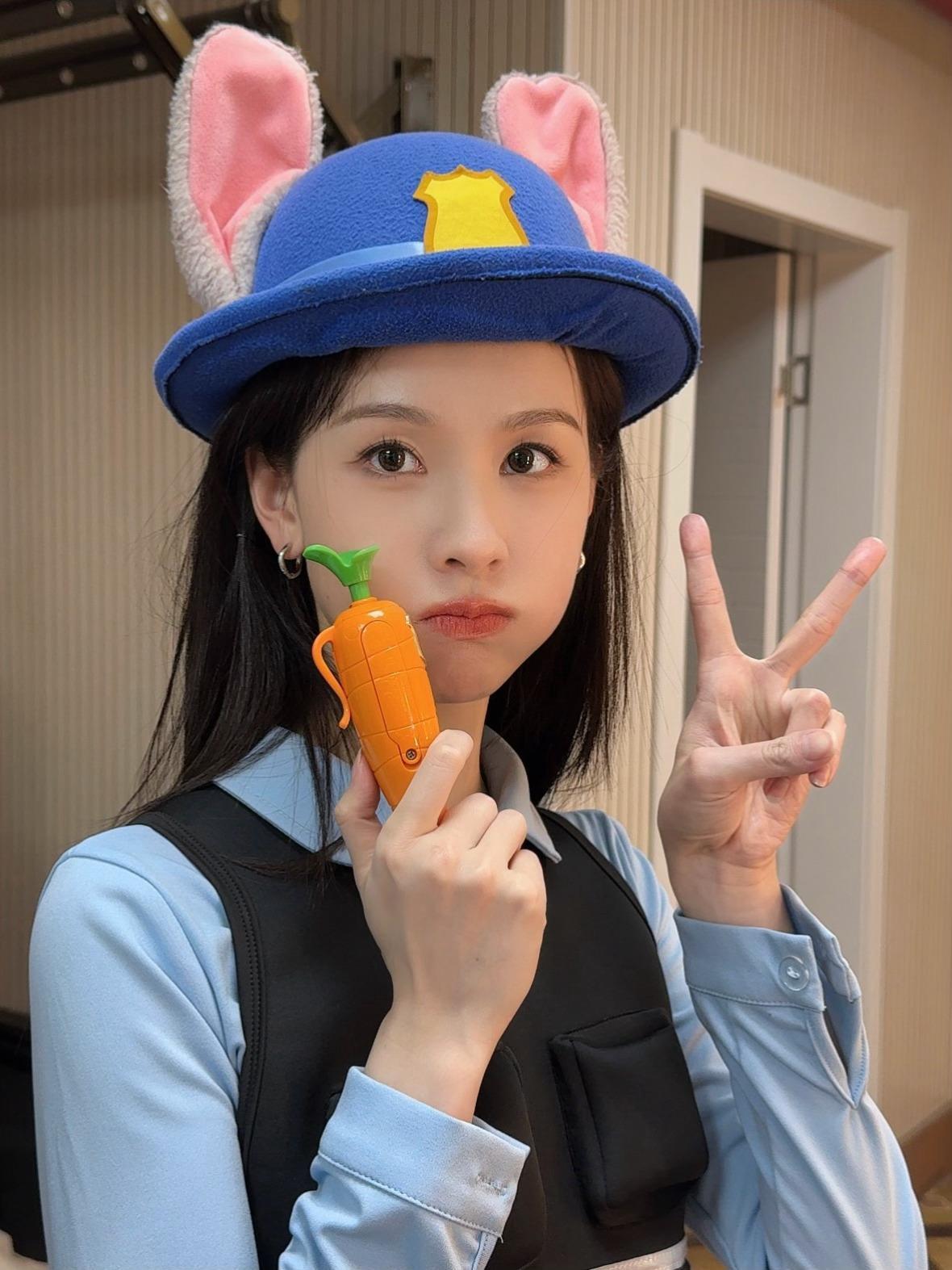 这两天，陈都灵（我嘟[爱心]）、鞠姐（四千年[玫瑰]）、冯琳（强国有我[