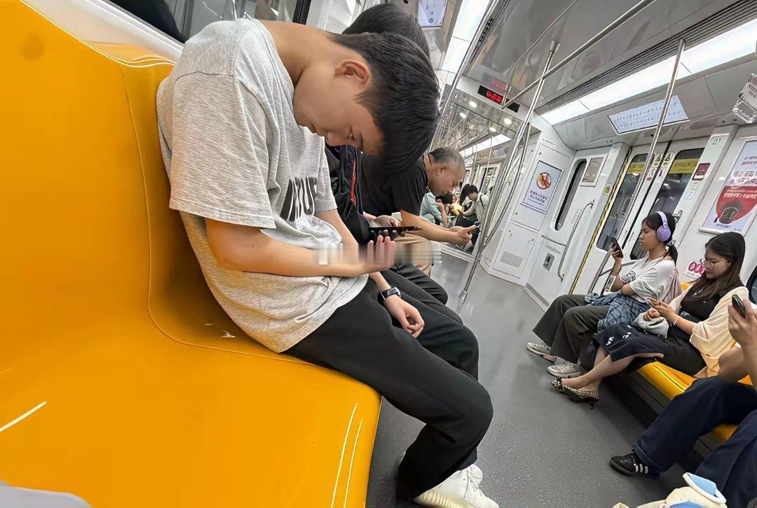 这样的年轻人会越来越多还有救吗