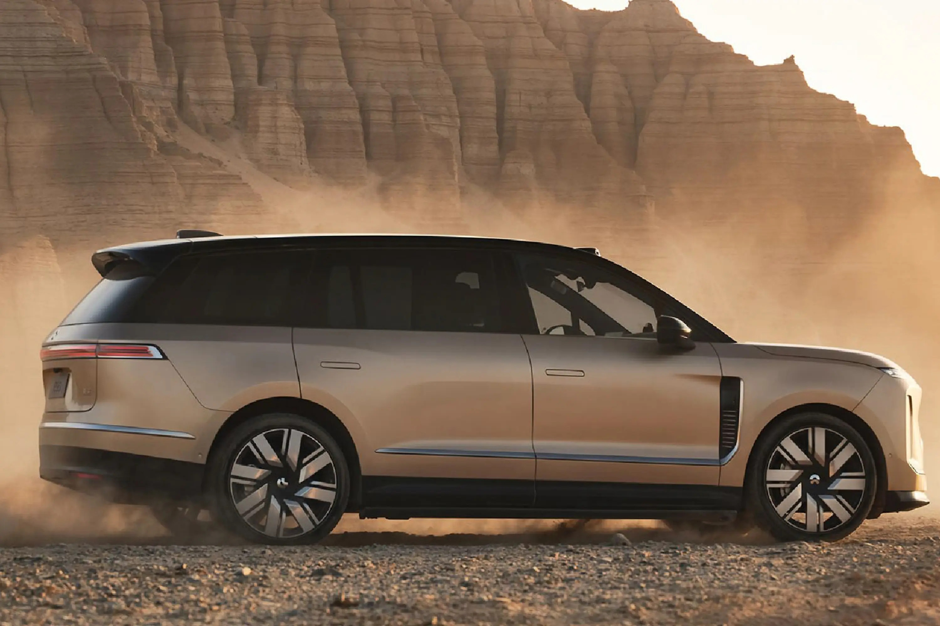 刚看完蔚来ES9的正式亮相，作为品牌十一年的技术集大成之作，真心觉得它把中式