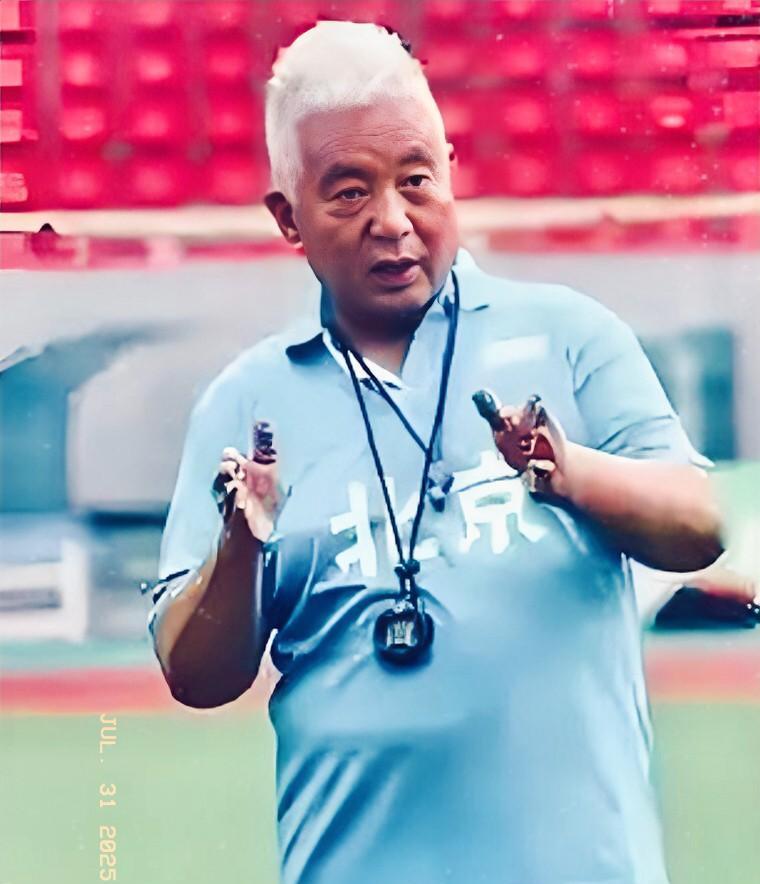 1980—-1985年间，中国足球一度拥有数名很有实力的门将，他们都属于国门级的