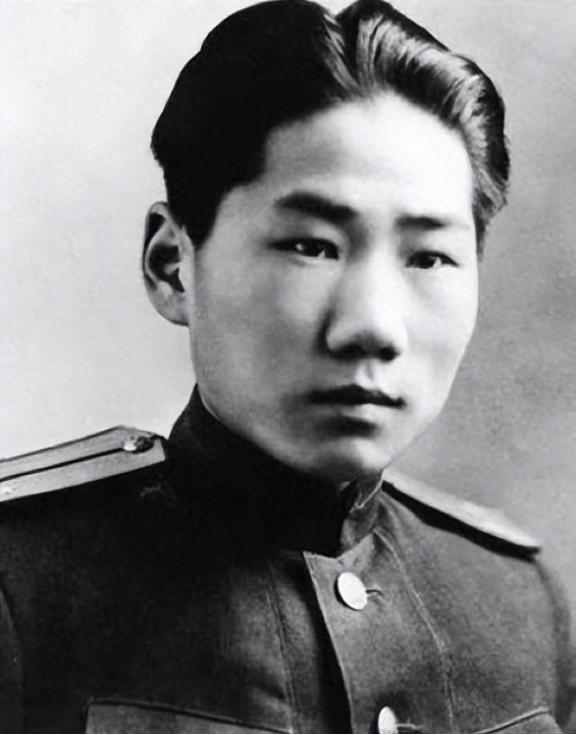 1950年冬，挨了批评的志愿军第38军军长梁兴初准备返回前线，偶遇了1位志司秘书