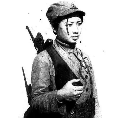 1941年浏阳河畔的血色黄昏，一位中国女兵用刺刀挑翻最后一名日军士兵的瞬间，不仅