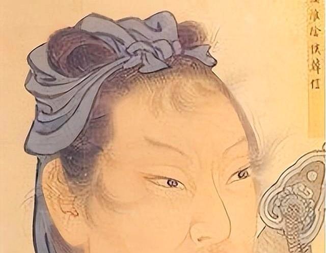 他死的时候，是被装在麻袋里，吊在一个大钟里面。一群宫女，拿着削尖的竹签，