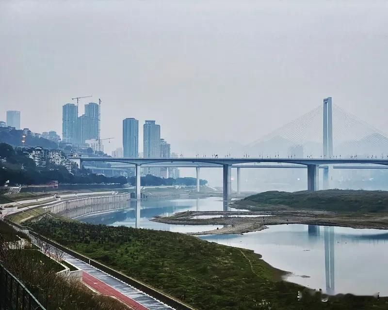两江四岸滨江线持续打造，重庆人的江边福利越来越多重庆正在推进百公里两江四岸美
