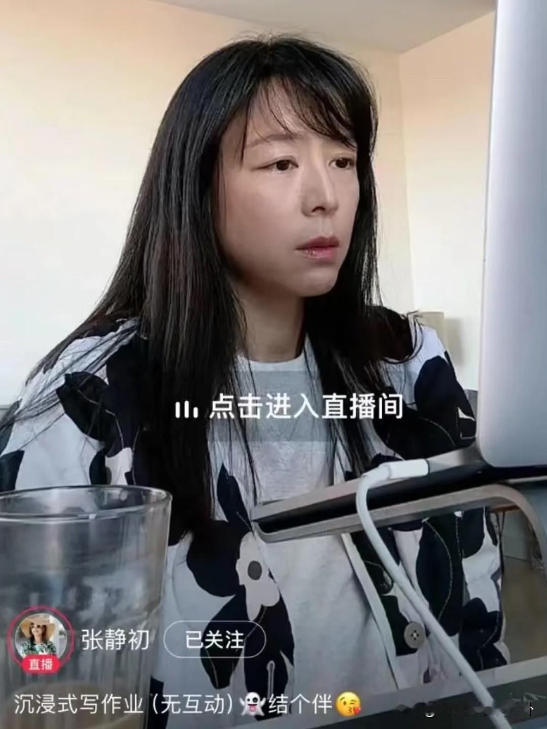 46岁女演员张静初，未婚未育放弃拍戏。已经快三年没有工作的张静初，也不再接任