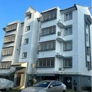 江苏惊天骗局：小学辍学骗子演官员，52个小区被