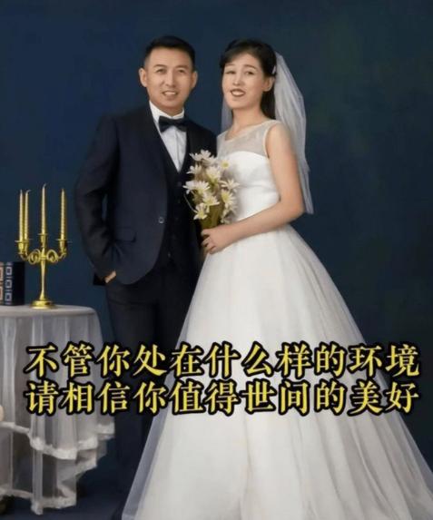 2007年，北大才子陈长志不顾父母反对，执意迎娶了辍学在家的农村毁容女滕子英，如