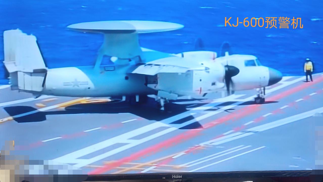 看这个视频内容，可以看出歼35与歼15T和歼15DT在福建舰的电磁弹射过程中，觉