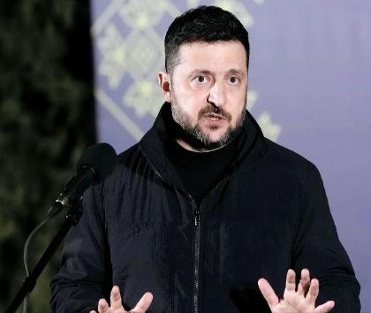 乌克兰用自己的亲身经历告诉全世界，没有国家能护你周全，到最后能依靠的只有自己。