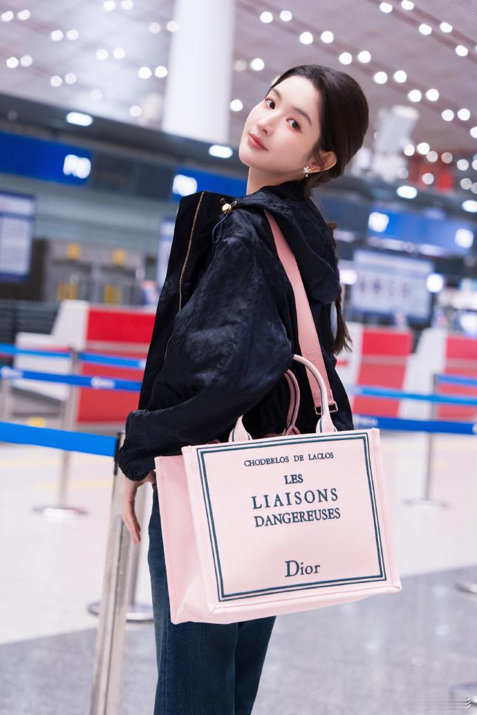 王玉雯骨相王玉雯骨相简直就是太优越了吧，完全就是非常的完美的骨相比例了呀，并且