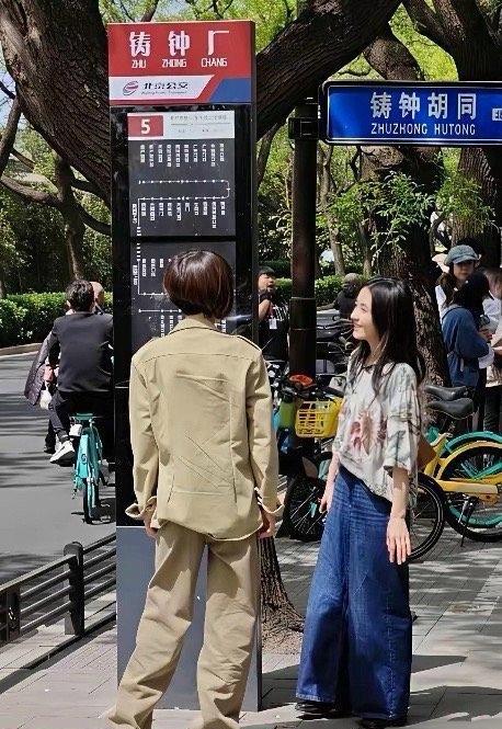 张子枫在鲁豫旁边都显瘦，这是什么概念啊！​​​