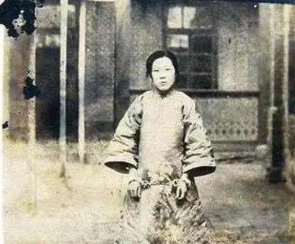 1925年1月8日，长春的奉军在妓院里捉到了东北最大的女土匪。在将其押往