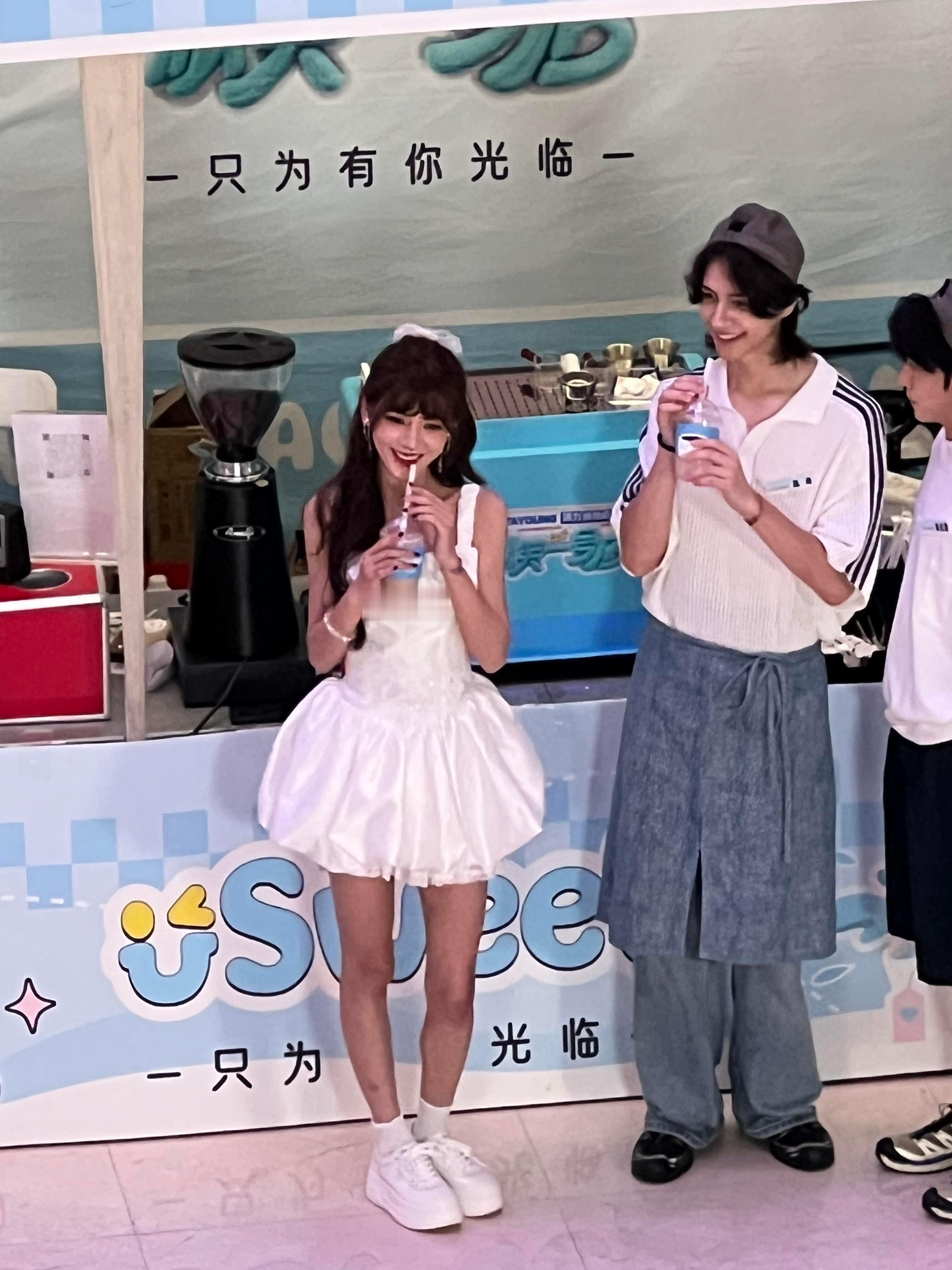 张予曦为了卖奶茶穿成这样真的有人买吗？​​​