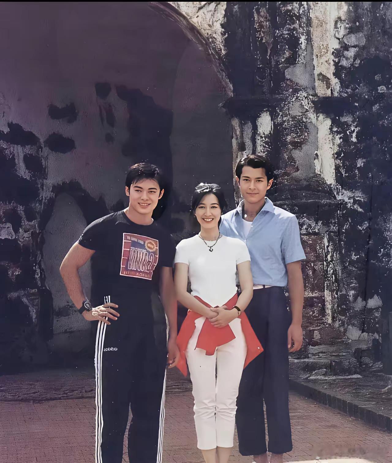 古天乐中间女孩子是谁？非常有气质，也非常漂亮！​​​