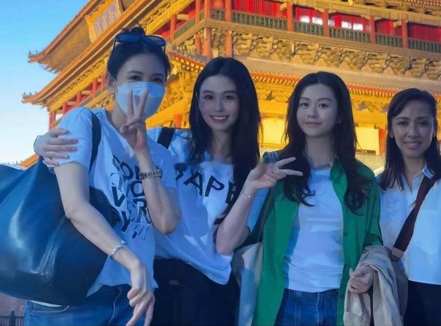 邱淑贞和女儿沈月西安旅游​​​