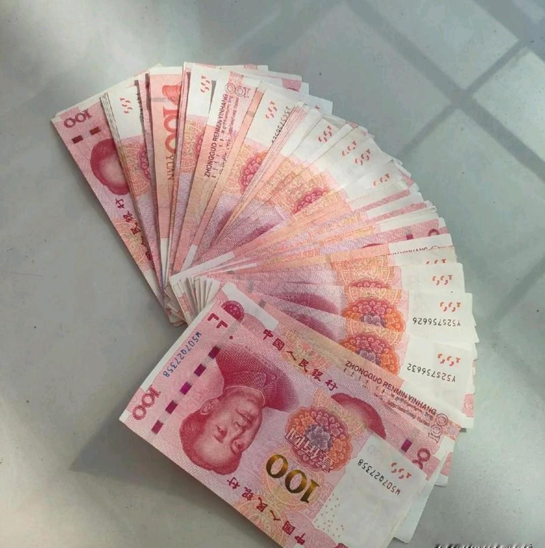 10万存款到底算不算“穷人”？这话题一出来，直接把网友整破防了，有人觉得这是巨