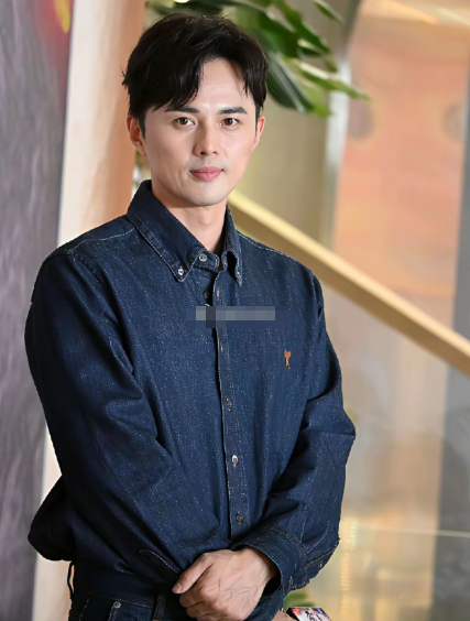 大家不要羡慕41岁的叶祖新了，普通人永远也成为不了他，原因很简单，不是因为他