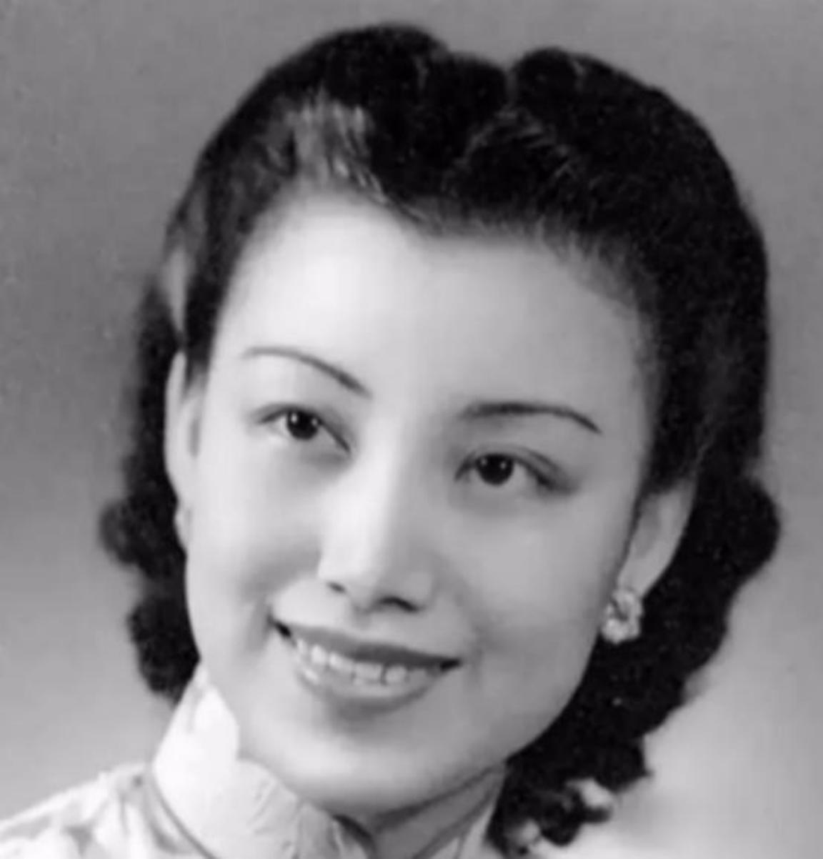 1935年，一妓女恳求37岁张伯驹：“带我走吧！我还是清白之身！”张伯驹递给老鸨