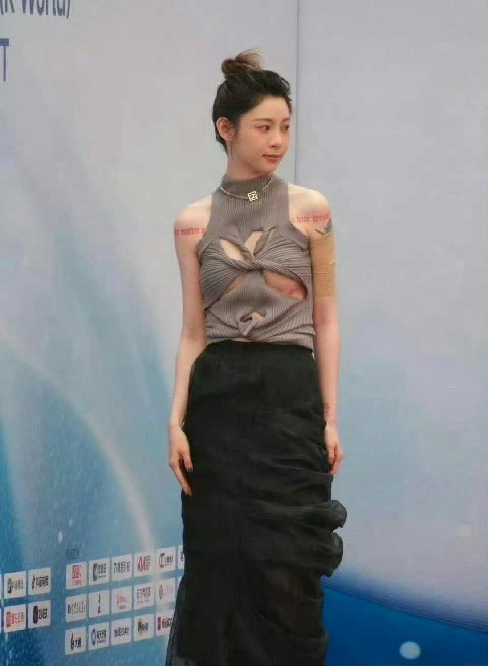 痞幼的衣服也太复杂了吧，好难穿的感觉