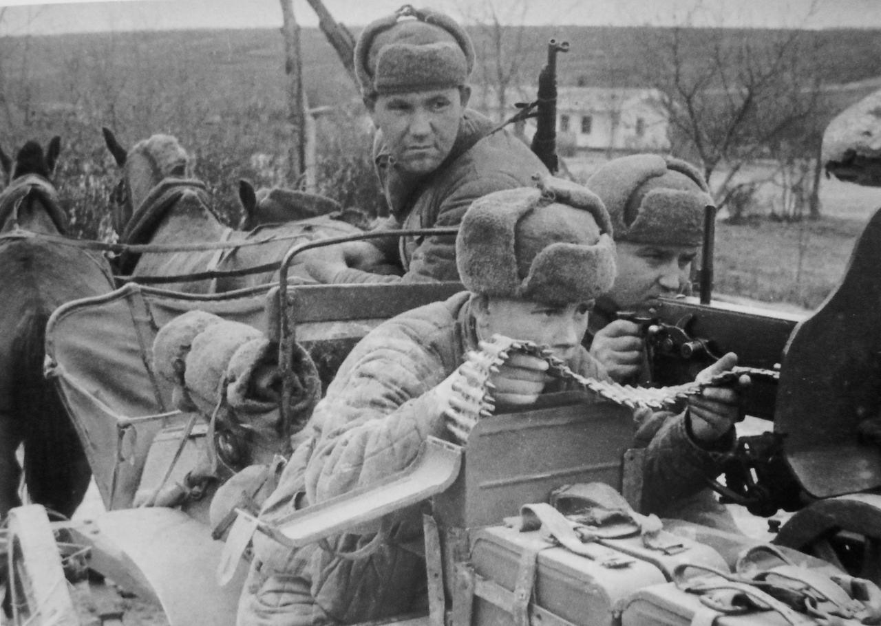 1944年，苏军西南方面军第3乌克兰方面军第4近卫库班哥萨克骑兵军的一辆安装了马