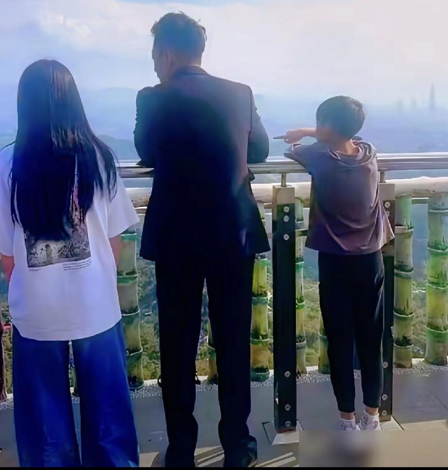 这马筱梅是真给力，昨晚喜提小马宝，让婆婆张兰又抱上了大孙子。不藏性的兰姐估计兴