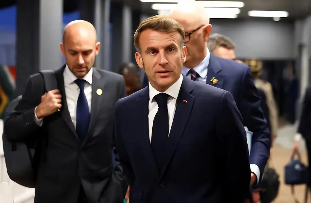 法国总统马克龙很谨慎。俄罗斯卫星通讯社11月26日报道，法国总统马克龙表示，