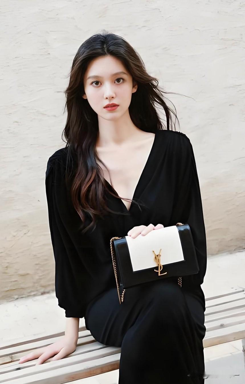 演慈禧的林夏薇很惊艳，演苏紫轩的李纯也很惊艳，可这个演廖姑娘的演员一出场