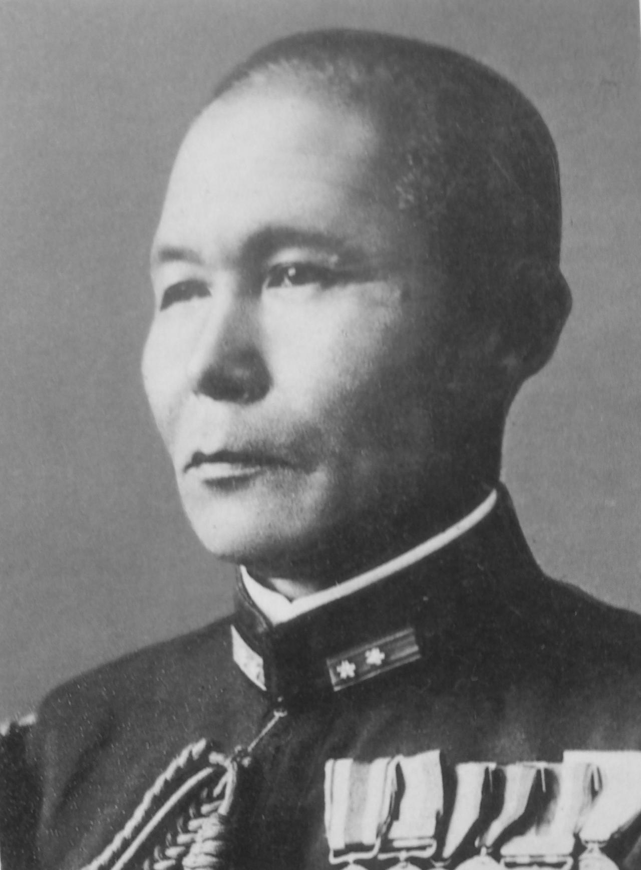不是江田岛海军兵学校首席毕业却晋升至舰队司令——日本海军中将小泽治三郎。太平洋