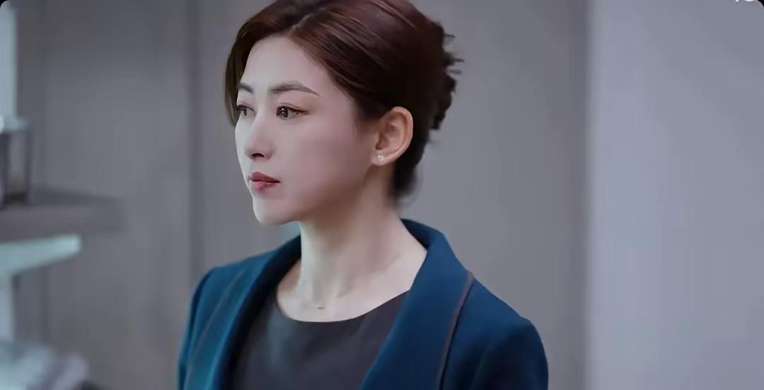 追剧《蜜语纪》，越来越感觉许蜜语这个女主太不真实了。她来蒲荣饭店不到一个月，就