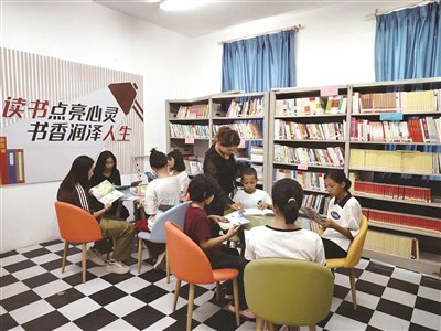“古丽的书屋”成了村民“精神充电站”