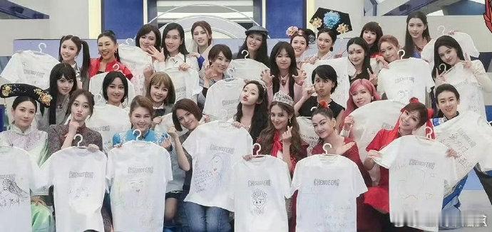 陶昕然cos安陵容没有夸张扮相，简简单单就还原了安陵容的气质，陶昕然这功底真的很