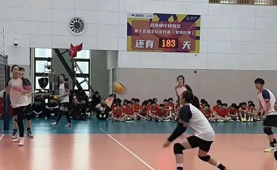 务实求真，不图虚名VZL夺冠载誉归来的天津女排新阵容，不敢懈怠，立即在团泊湖基
