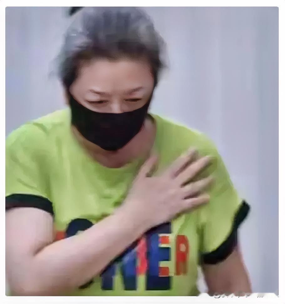 江珊这次，是真让人心疼了。7月31日，石家庄大剧院，话剧《德龄与慈禧》收官场