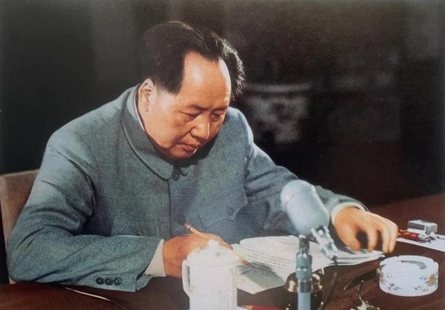 毛主席在军事上的3大疑问：在上世纪三四十年代，中国面临着内忧外患的艰难时刻。