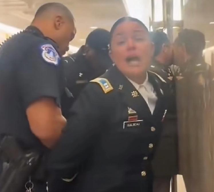 美国几名飞行员的表现令人肃然起敬！他们因为反对美国向以色列提供武器拒绝执行飞行任