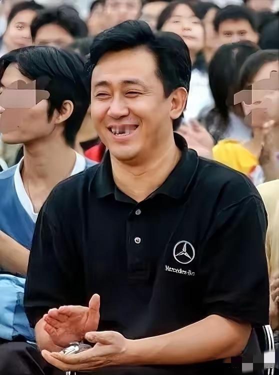 时隔近2年，涉8项罪名，许家印今日出庭受审。曾经的首富，靠高杠杆吹起万亿泡