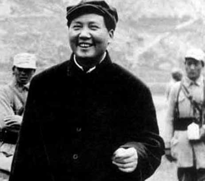 毛主席与蒋介石，是一对生死对头，都想把对方置于死地，不过，毛主席与蒋介石的做法却