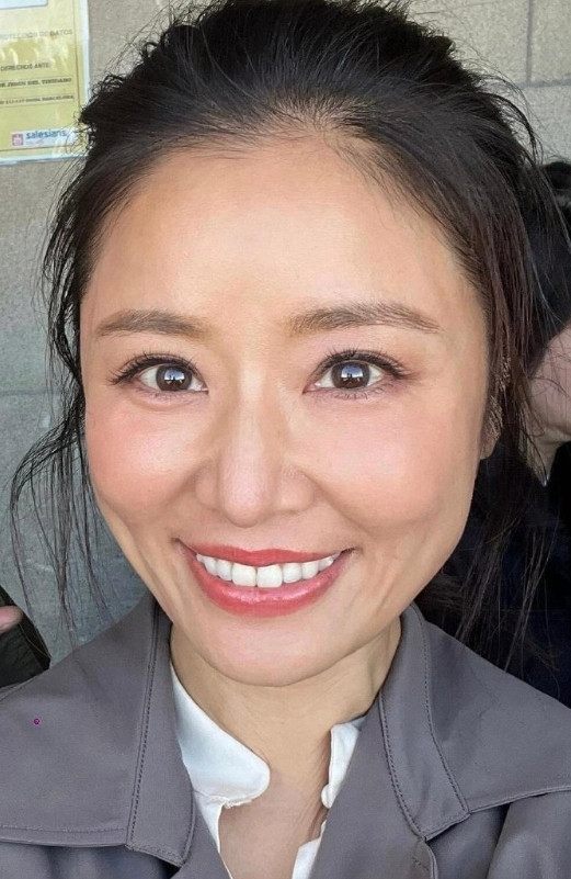 前些日子林心如看着像40多岁，换了身衣服后，瞬间就变回少女模样啦！这状态切换太绝