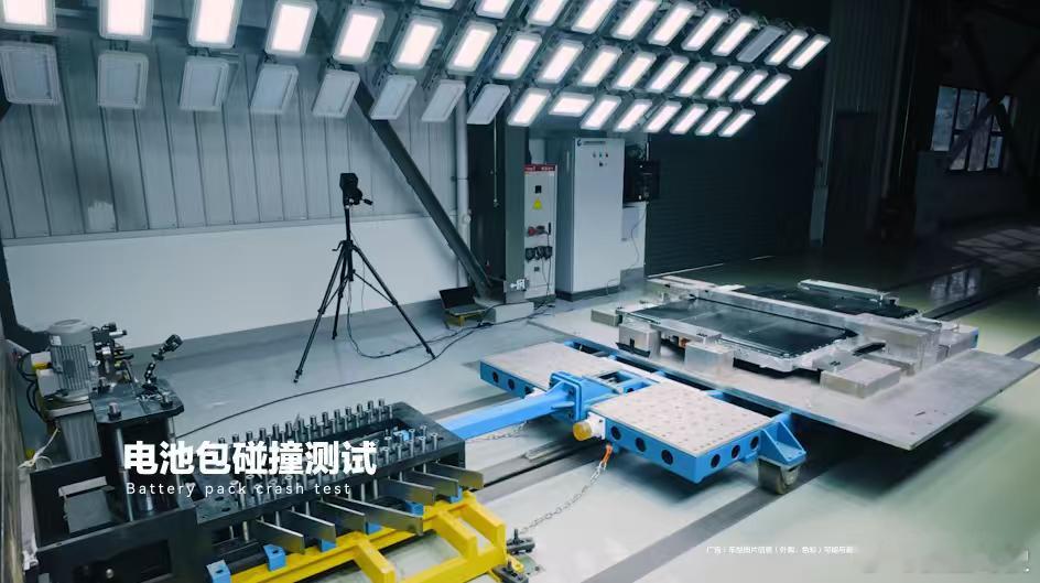 说的夸张点，你可能这辈子没见过这么较真的工厂，问界新M7光生产线上就布了600个