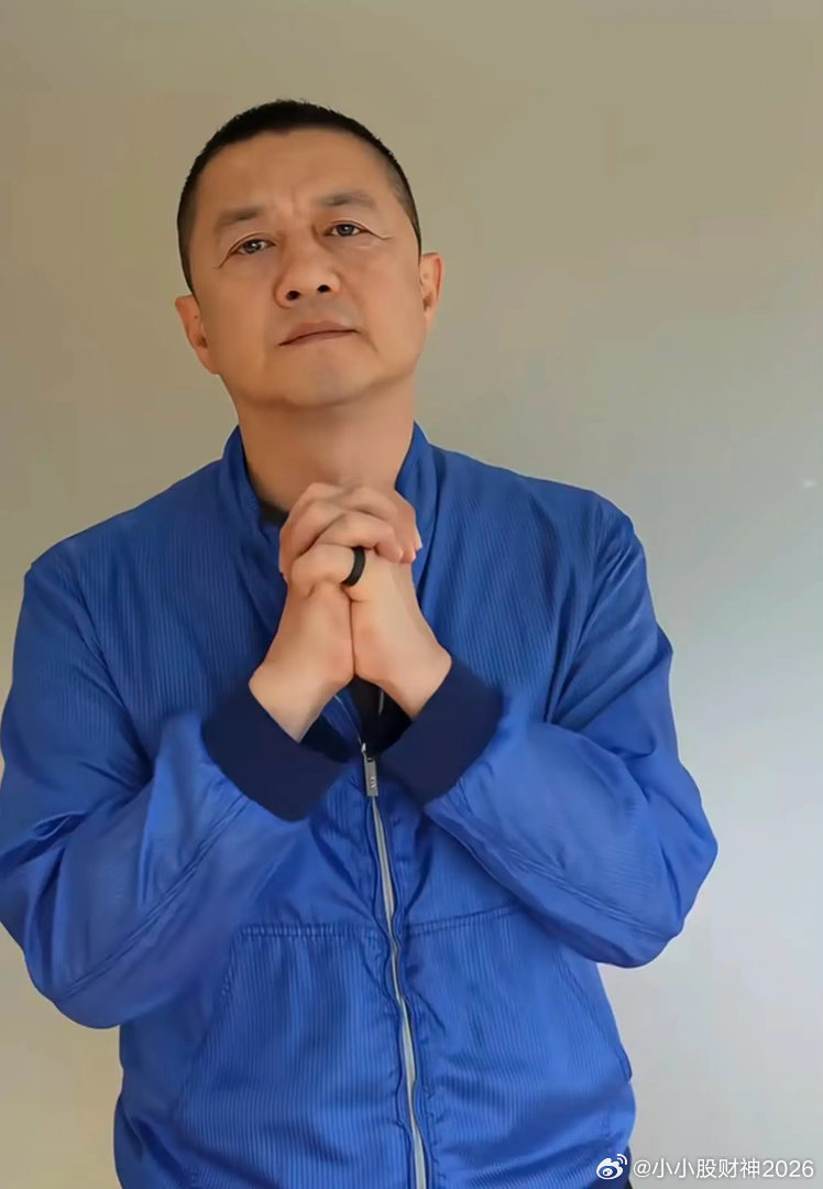 李亚鹏这回的操作不能仔细看。仔细一查就会发现他没有把钱走嫣然基金流程，而是个人身