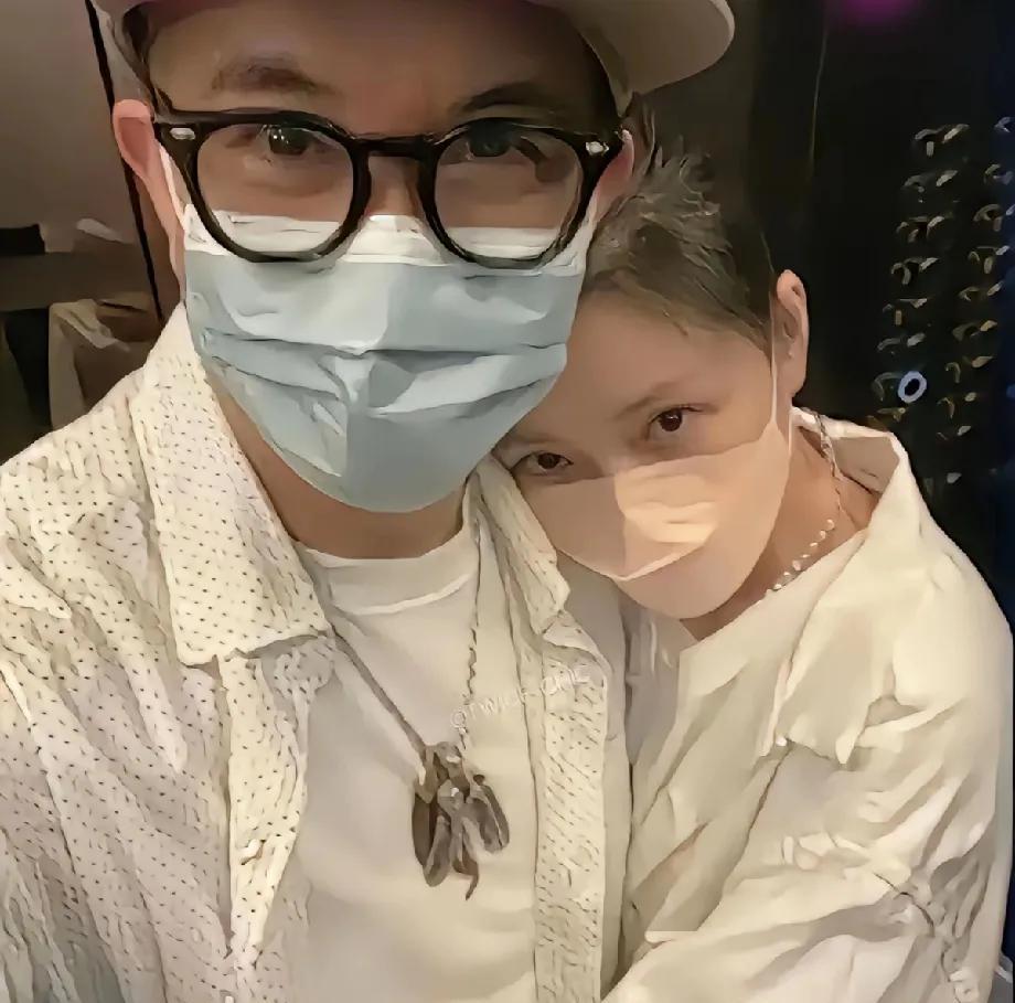 不管怎样被传虚情假意，至少她人生最后两三年里应该是幸福快乐的，他们是