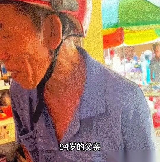 广东一个视频，主角是个70岁的老人。活干完了，汗还没擦干，主家顺手递过来几个新