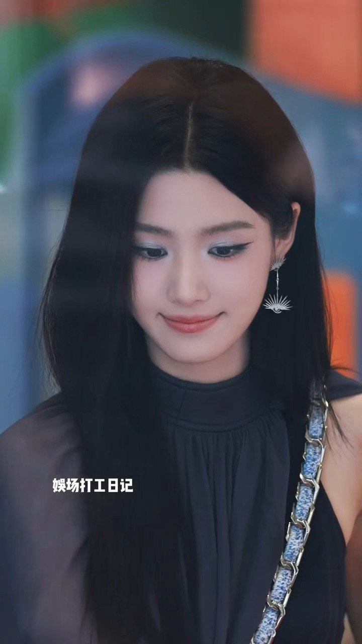 卢昱晓今日活动丨比风先吹过来的是女神的香气💐